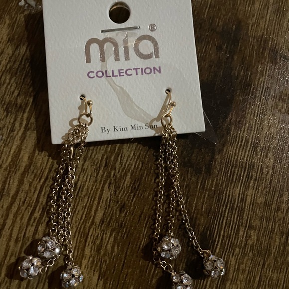 Mia collection dangling earrings-NWT - Picture 5 of 5